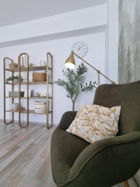Evergreen Escape Apartment Coresi